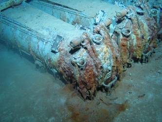 Quadruple torpedo tube mount on seabed - end caps